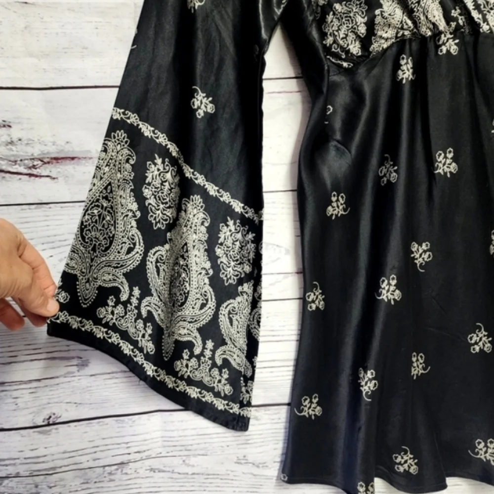 V- collar 100% Silk Ethnic Top Blouse Black/White - Picture 2 of 7